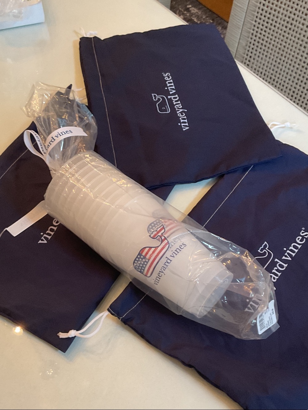 vineyard vines bundle of 10 new reusable cups and 3 dust bags